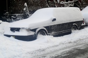snow-volvo-240-roof