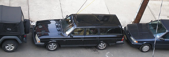volvo-240-parking